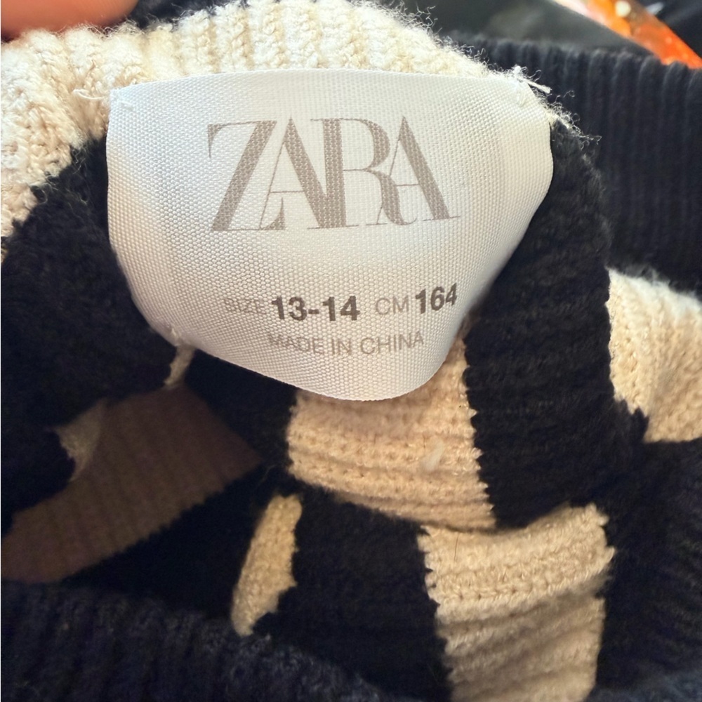 Zara kids striped knit sweater oversized in black and ivory size 13-14 - Picture 4 of 6